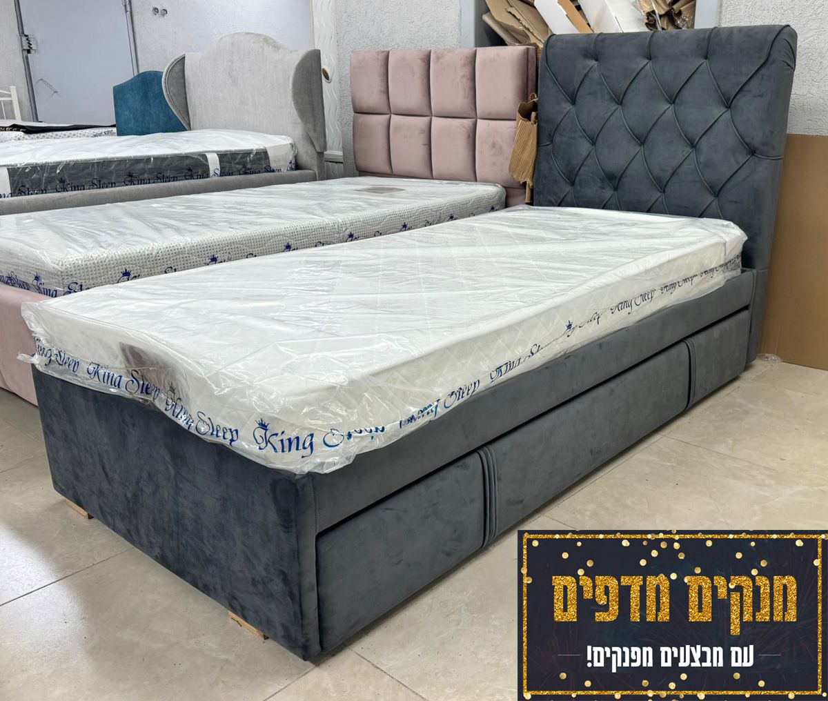 חיסול מלאי מתצוגה!!! מיטת ילדים מרופדת בבד פנדה קטיפתי רך ומפנק הכוללת מיטת חבר נשלפת + גב מיטה אלגנטי דגם נעמה צבע אפור כהה חיסול מלאי מתצוגה!!! מיטת ילדים מרופדת בבד פנדה קטיפתי רך ומפנק הכוללת מיטת חבר נשלפת + גב מיטה אלגנטי דגם נעמה צבע אפור כהה